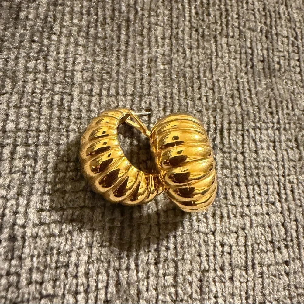Ribbed Hoop Earrings – Signed & Classic